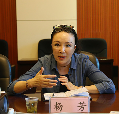 六枝特区人民医院院长杨芳率队到我院参观交流