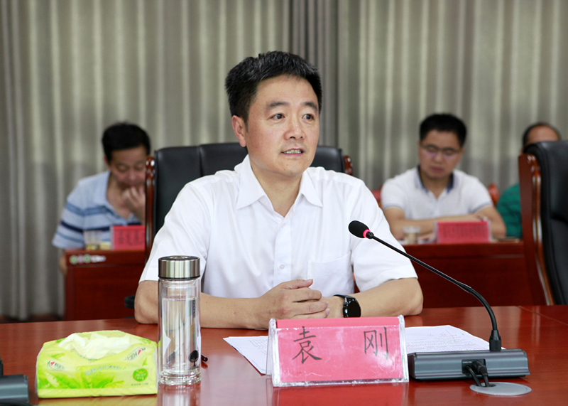 贵医大二院与雷山县人民医院建立紧密型医联体帮扶合